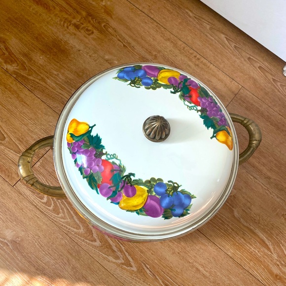 Vintage Metro Porcelain Enameled stockpot with fruit design & brass handles - Picture 2 of 7